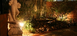水と光と版築の庭